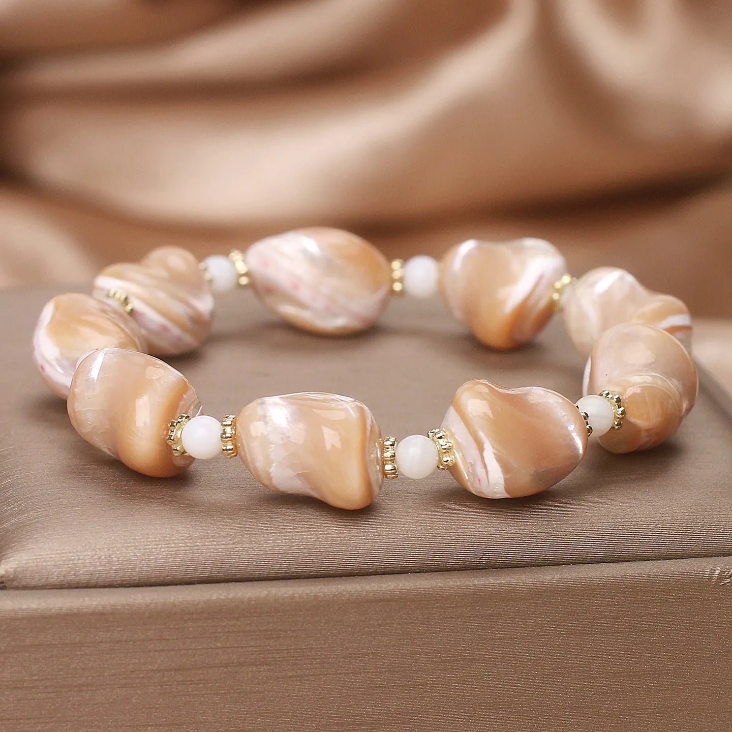 Women's natural freshwater special-shaped gold silk shell bracelet with agate beads in ethnic style