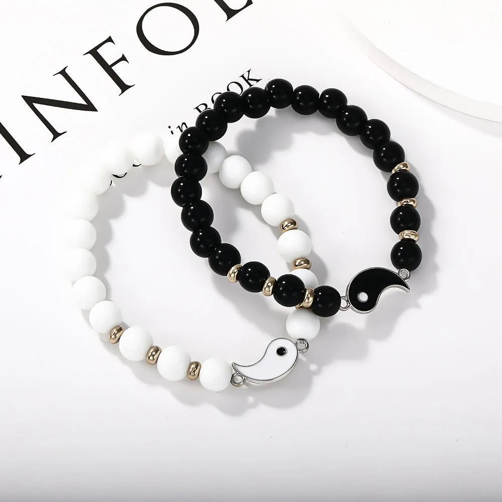 Geometric eight-diagram-shaped alloy bracelet with electroplated finish in unisex design