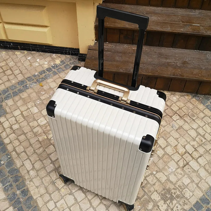 Hard shell ABS+PC suitcase with aluminium frame, anti-theft lock, universal wheels, internal computer and camera compartments
