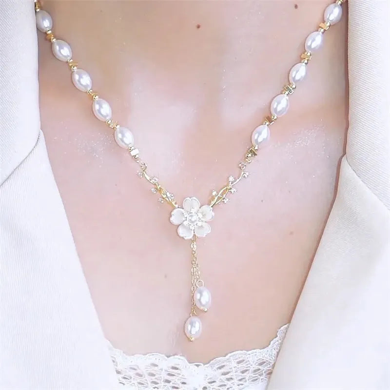 Women's alloy pearl necklace with floral decoration in pearl flower Q9 colour