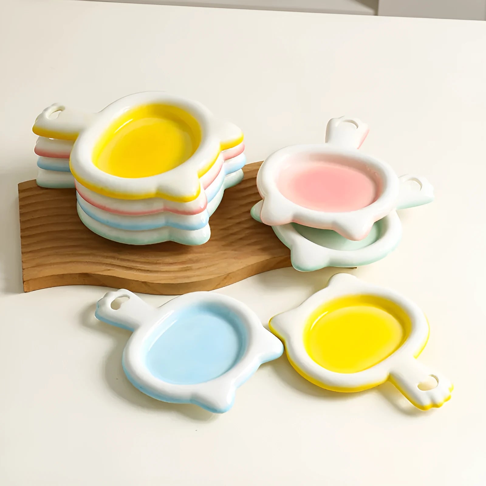 Ceramic cat bowl in shallow design with non-stick glazed surface
