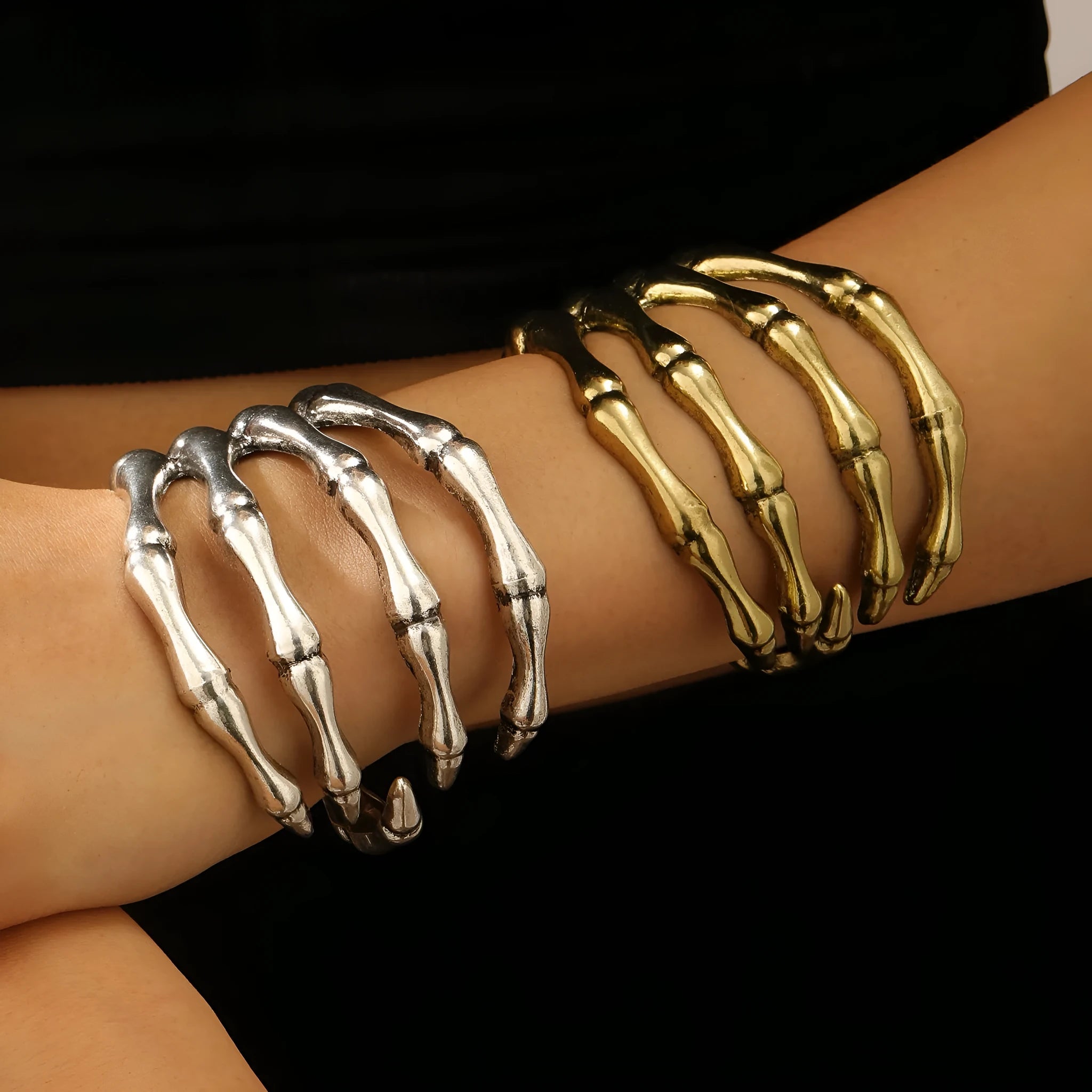 Retro hollow skull paw bracelet for women in antique bronze zinc alloy with electroplated finish