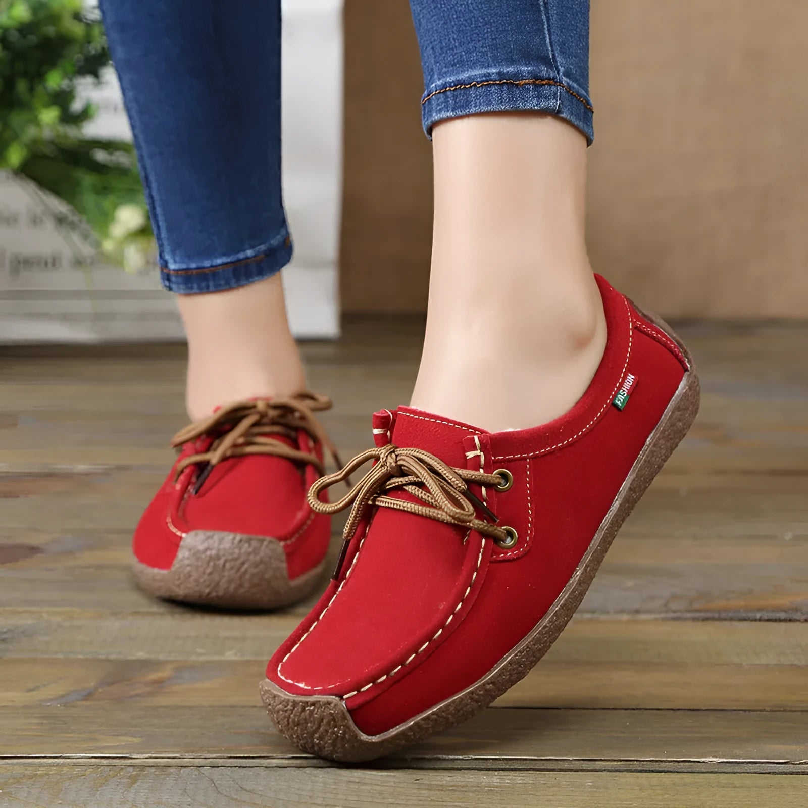 Mom casual flat shoes for pregnant women with recycled leather upper and warm lining in black