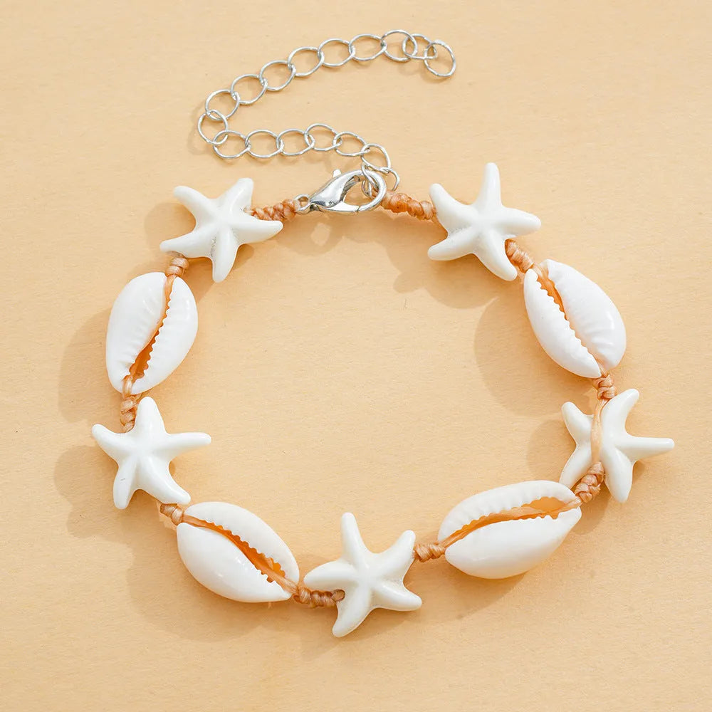Hand-woven starfish shell cord bracelet in beige with shell arrangement