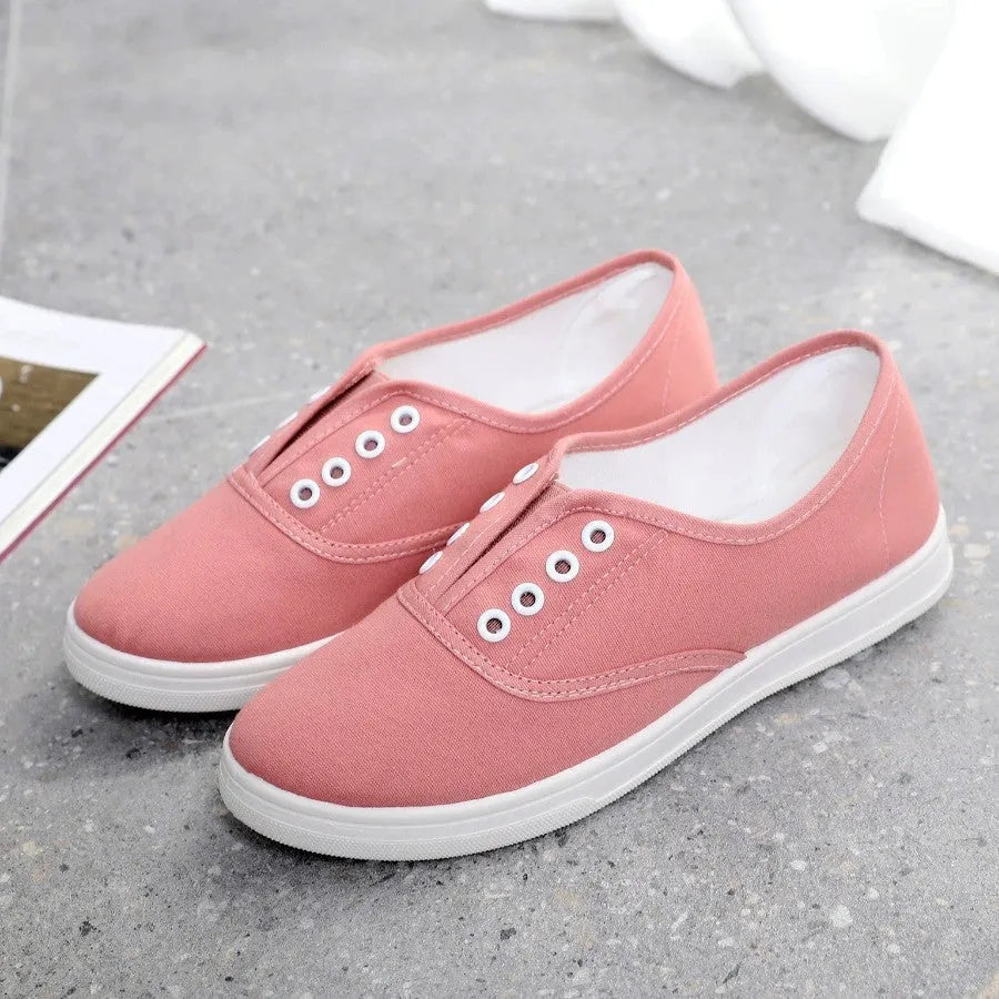 Low-top canvas casual shoes in black, shown on a flat heel with a breathable canvas upper.