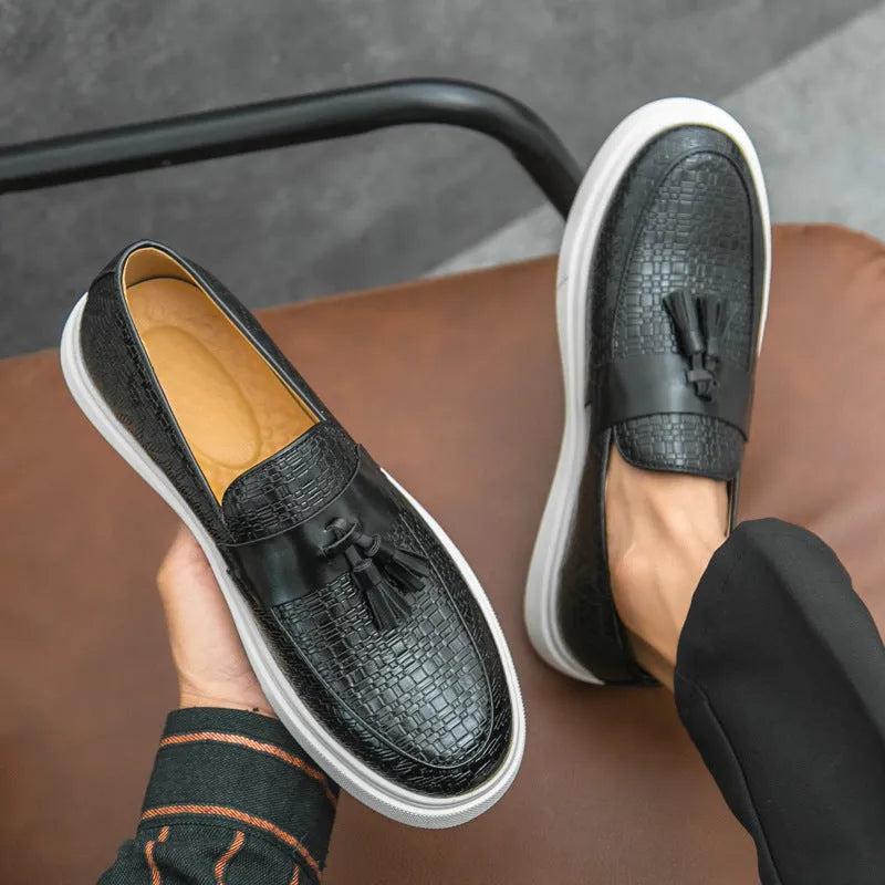 Men's black plus size casual leather shoes with fringed design and round toe