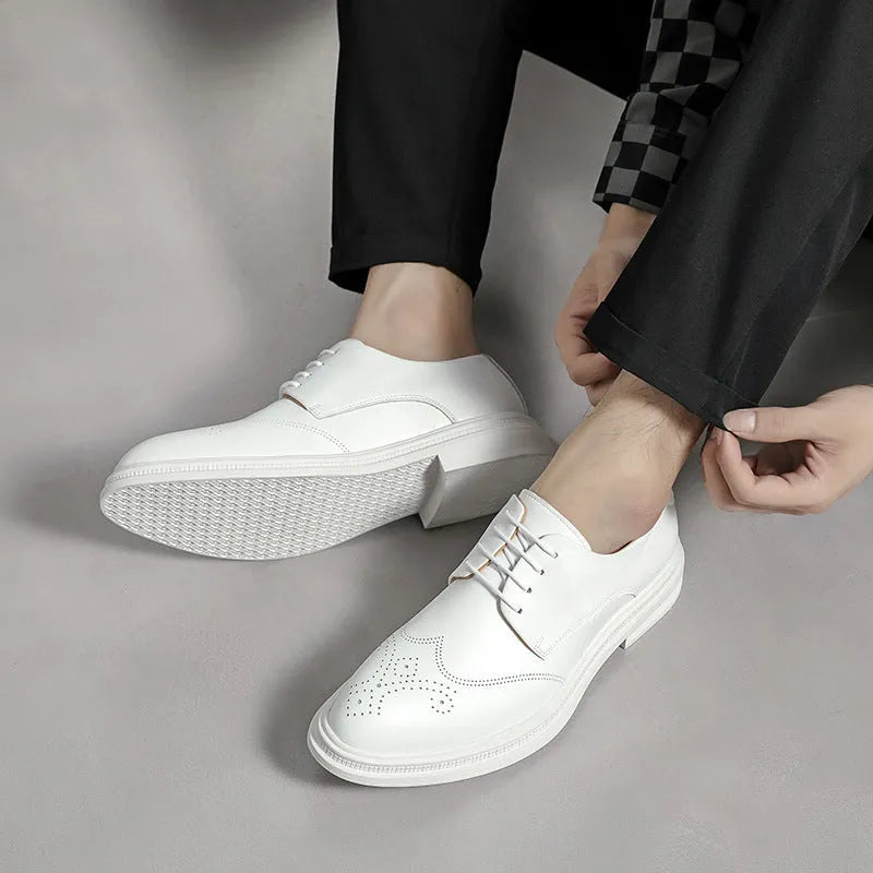 Men's white pointed-toe lace-up shoes with PU upper, flat square heel and rubber sole, sizes 38-48