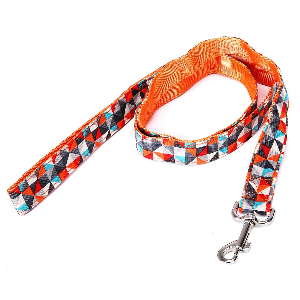 Black pet traction rope with plaid stripe pattern, 120cm long with hand holding loop.