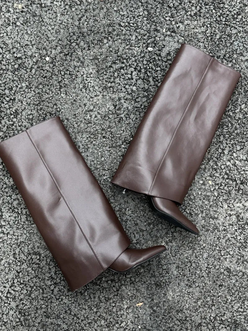 Children's pointed toe wedge heel boots in solid colour microfiber, available in black and brown