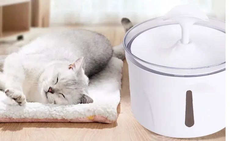 White automatic pet water dispenser with 2.5L capacity and circulation pump for cats and dogs