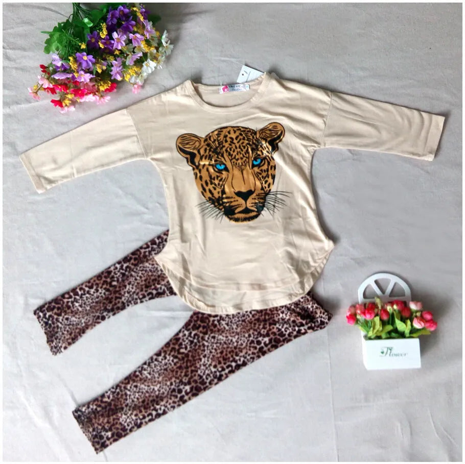 Children's summer two-piece clothing set with short sleeve top and pants in four colour options