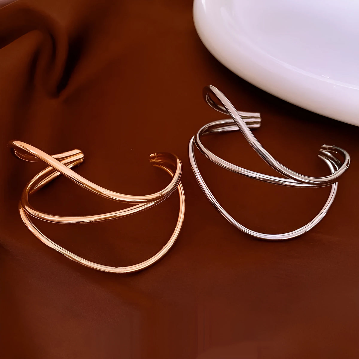 Geometric irregular lines open-ended metal bracelet in gold or silver with round popular element
