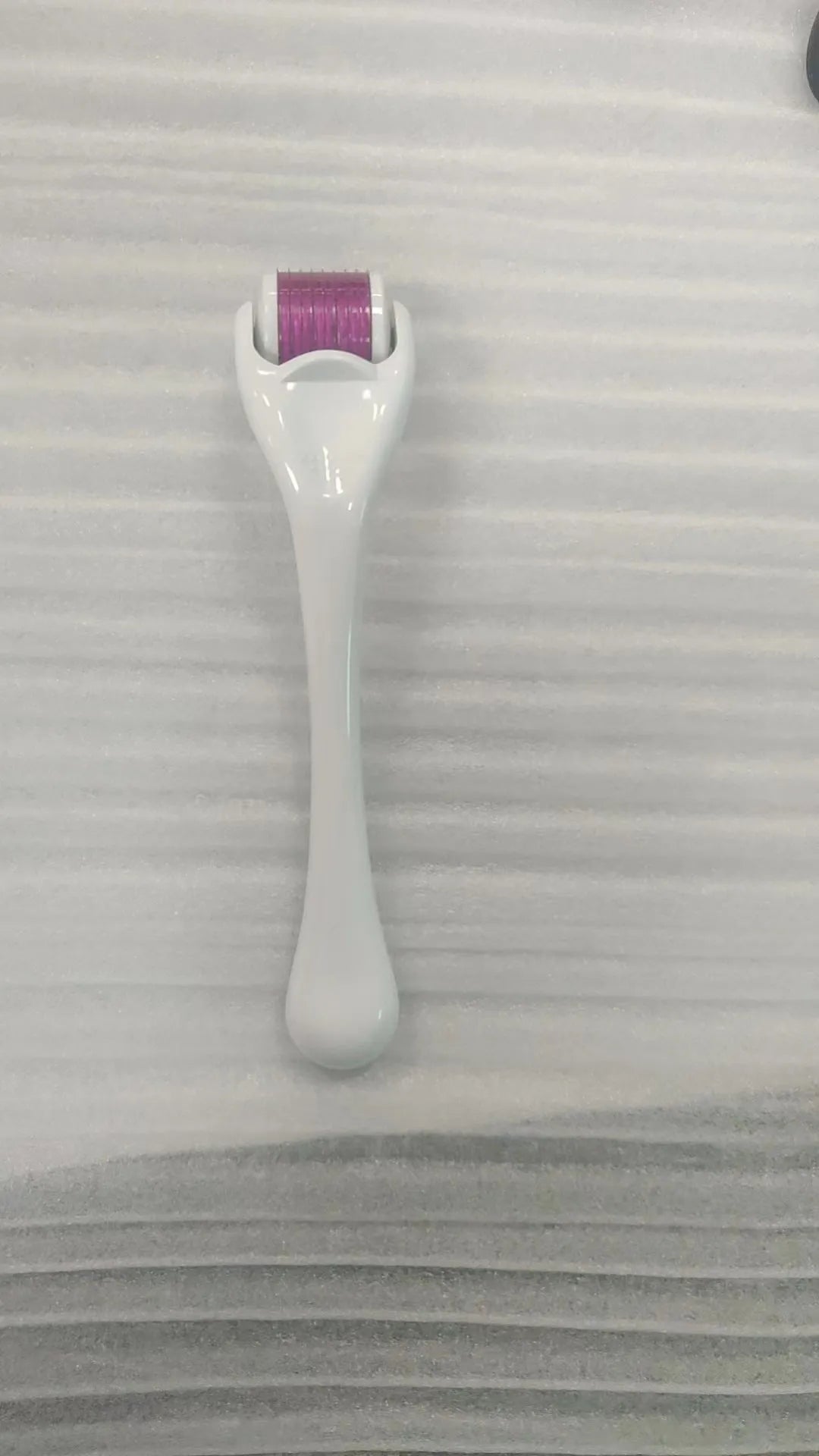 540 micro needle roller derma tool with PC construction showing needle wheel detail