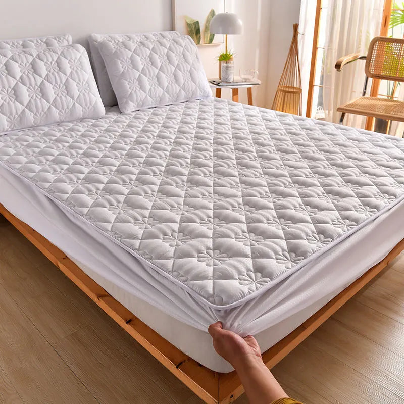 Brushed polyester fitted mattress cover in simple style, size 150x200cm, fits mattress up to 30cm deep