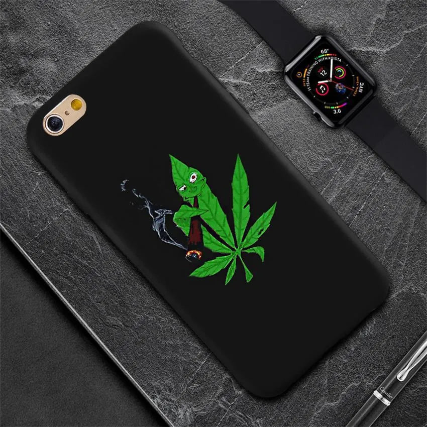Personalised king crown painted simple TPU phone case for Apple iPhone – slim all-inclusive back cover with black background and gold crown design
