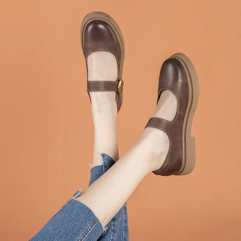Vintage Mary Jane women's leather shoes with buckle closure in black, round toe, low heel