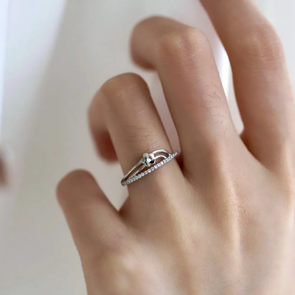 XINGX Korean-style women's S925 silver single-row diamond ring in white gold finish on a white background