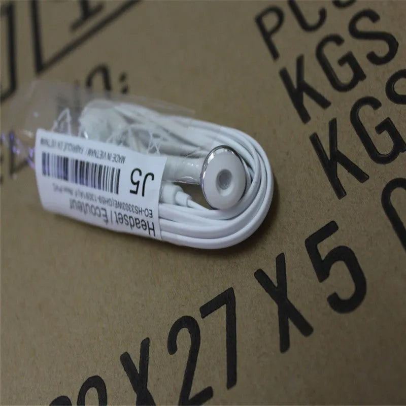 S4 wired in-ear headset with microphone, 3.5mm plug, 2.5m TPE cable, silicone earplugs, 40mm driver