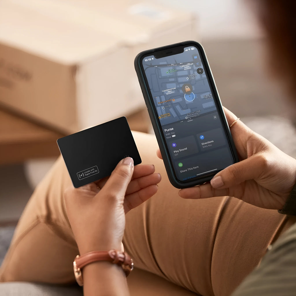 Ultra-thin black anti-loss card with 550mAh battery for Apple devices in a wallet