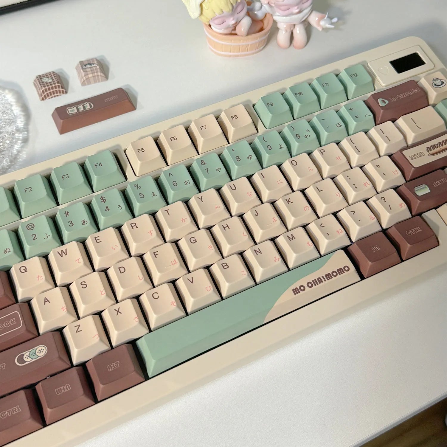 Matcha coloured mechanical keyboard key caps with cross satellite shaft design for switch compatibility