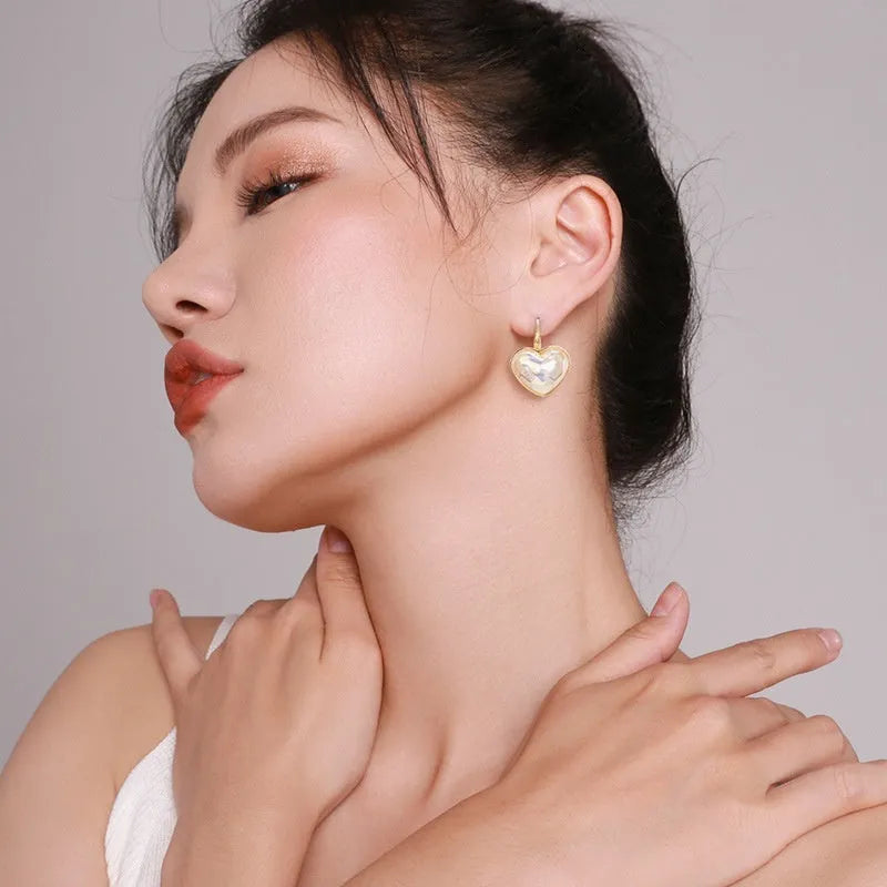 Gold alloy summer niche design women's ear clips with natural styling