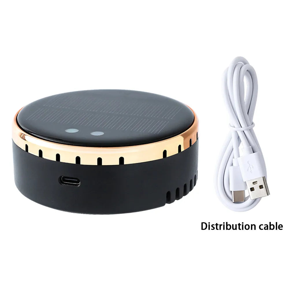 Solar-powered car air humidifier mounted in vehicle air conditioning vent