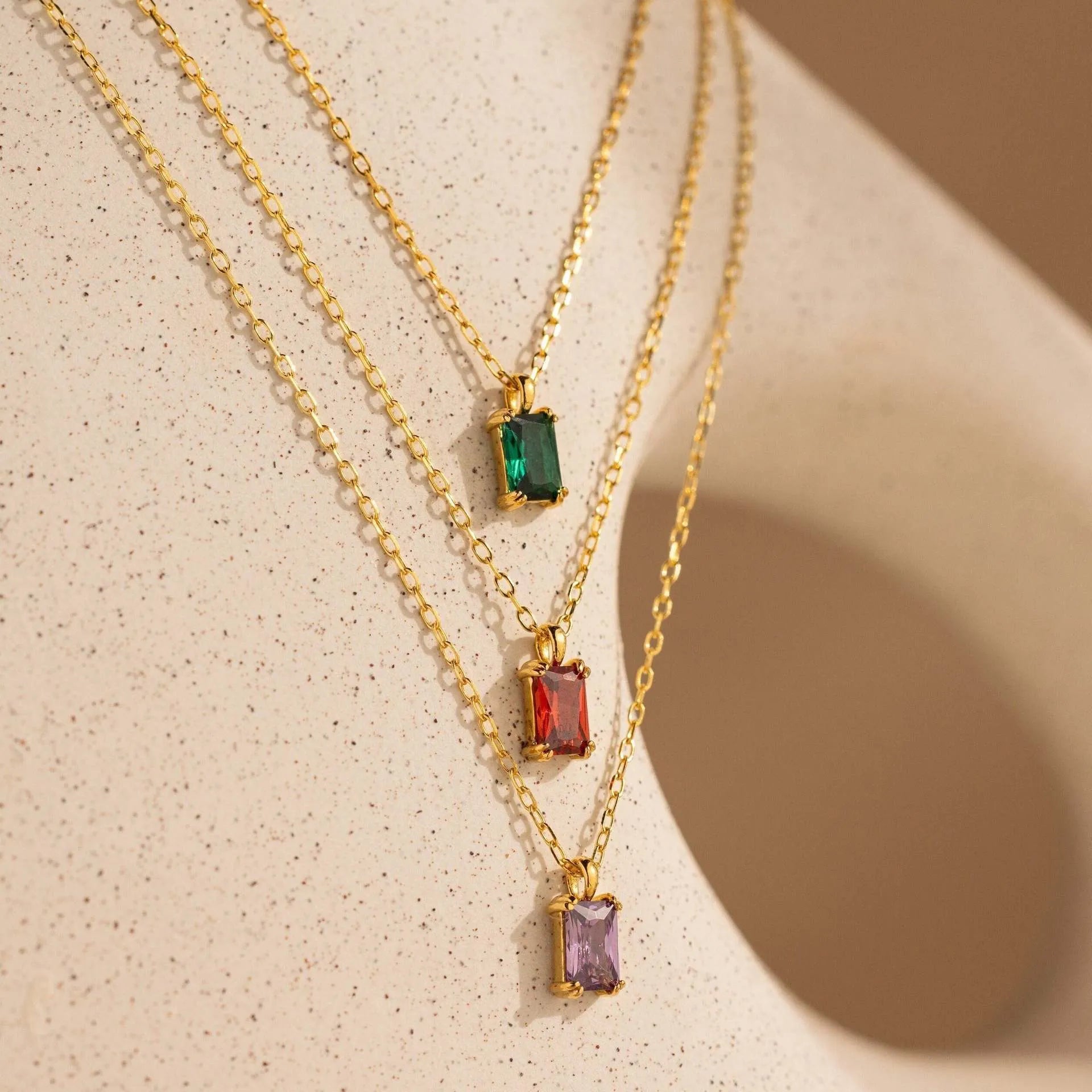 Titanium steel rectangular pendant necklace on collarbone chain with O-link design and electroplated finish