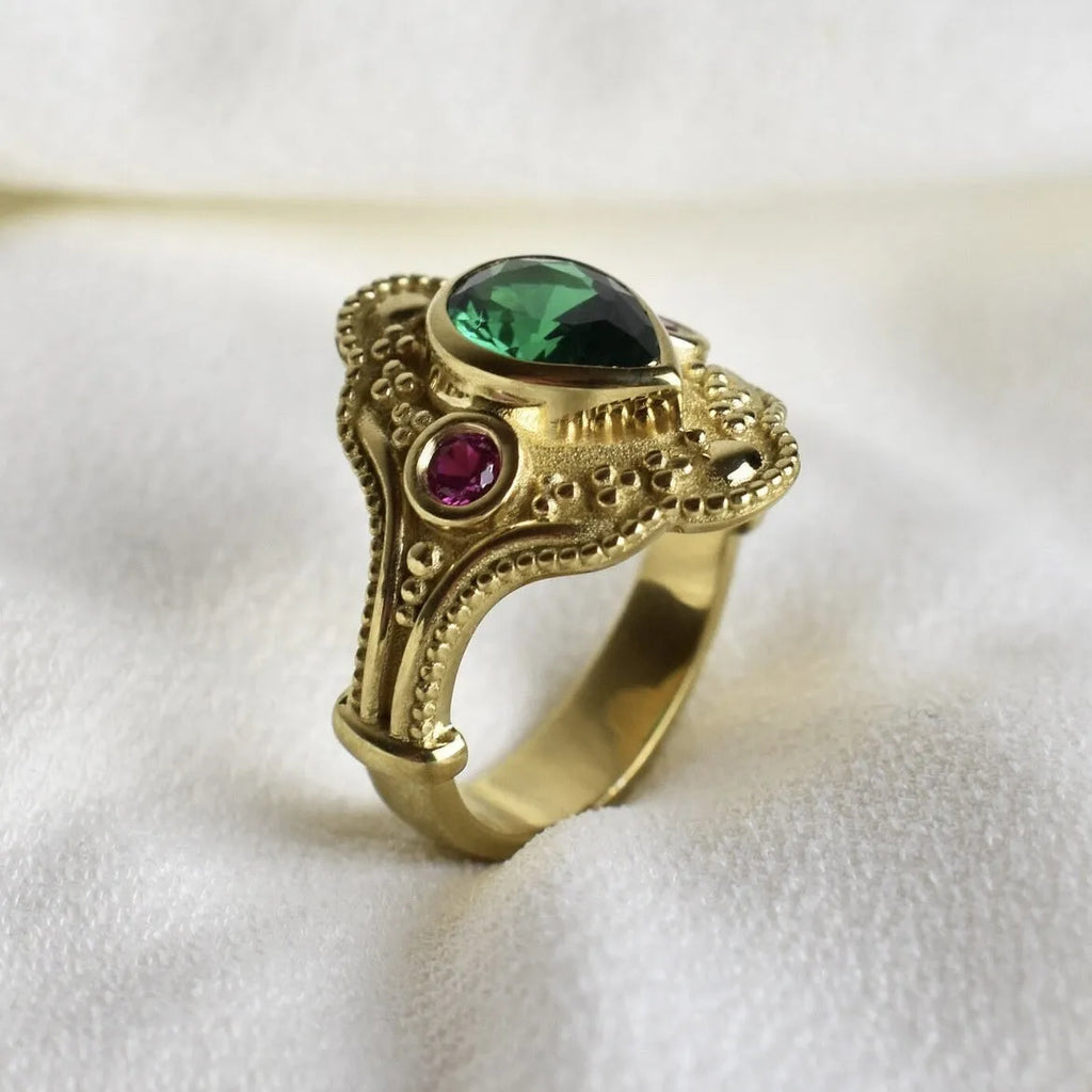 Golden lvzuan gold-plated geometric women's ring showing electroplated finish and contemporary design