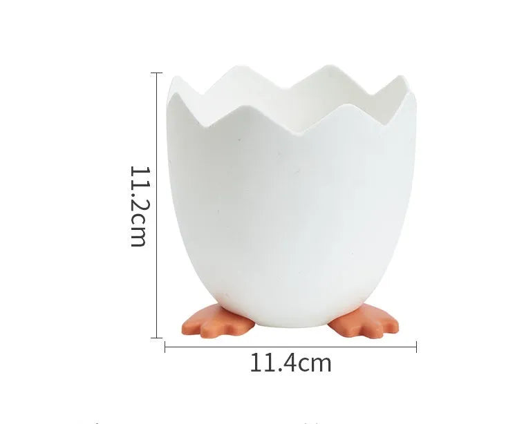 Plastic cartoon cracked chicken pen holder as a desktop storage box for stationery