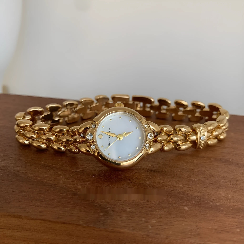 Women's Alloy Quartz Watch Gold Strap Fritillary Surface Retro Fashion Timepiece Ladies Casual Dress Wristwatch