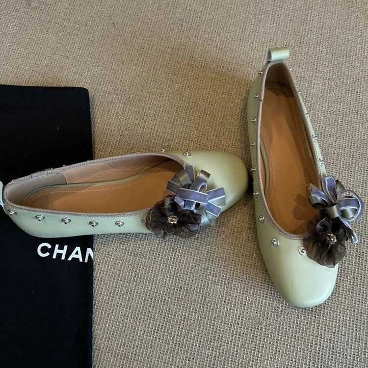 Women's silver buckle Mary Jane casual shoes with a flat rubber sole and sheepskin upper.