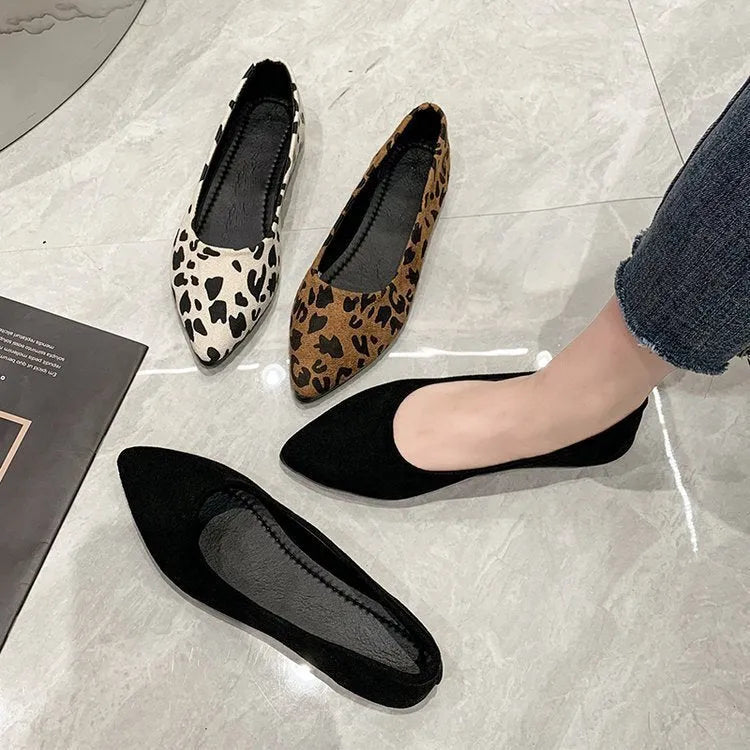 Women's leopard print flat pumps with pointed toe and 1-3cm low heel