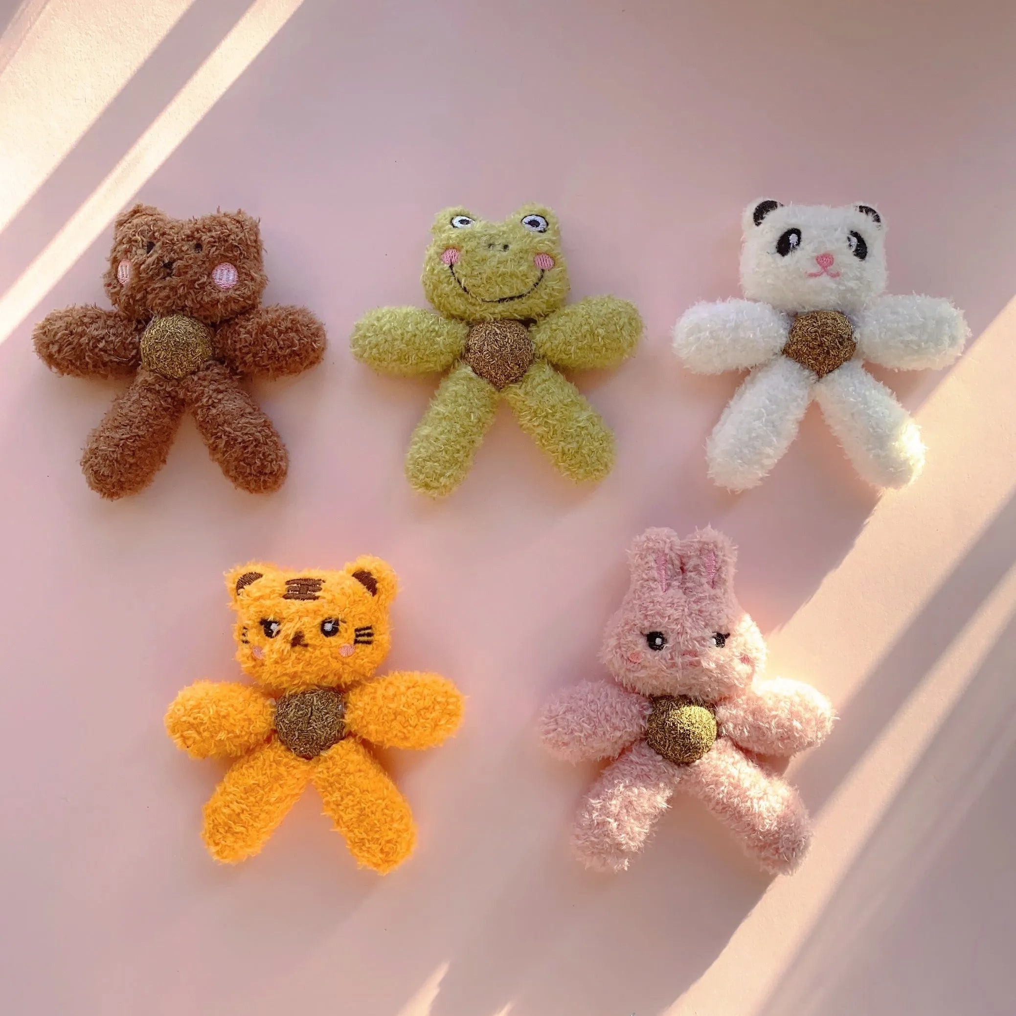 Indoor catnip ball edible chewing toy for cleaning kittens teeth in character designs