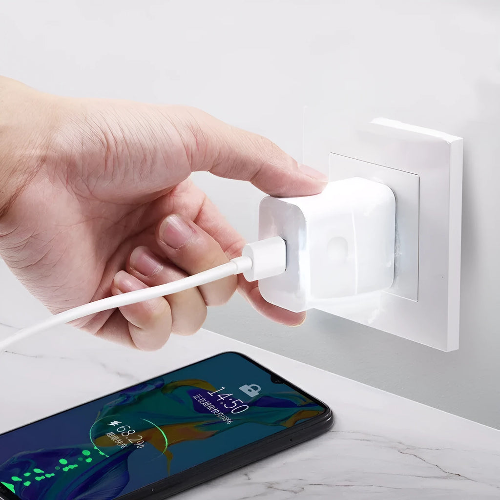 White 40W fast charger set with QC3.0 protocol and 5A charging cable for mobile phones