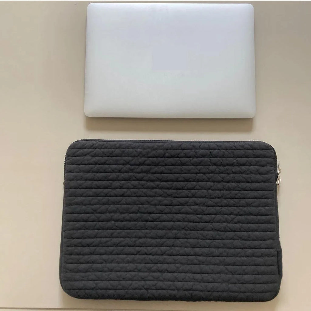 Hand-held black and white anti-seismic laptop bag for tablet protection with coin pocket