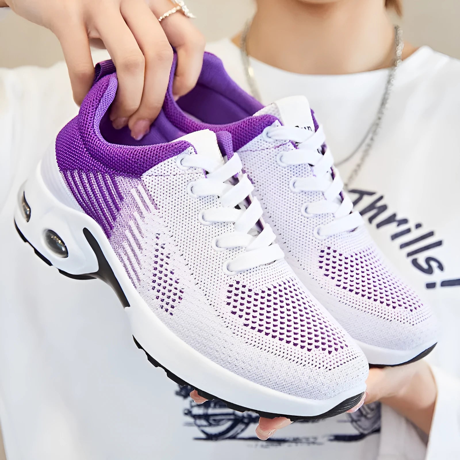 Women's striped running shoes with flyknit upper and flat heel design in multiple colours
