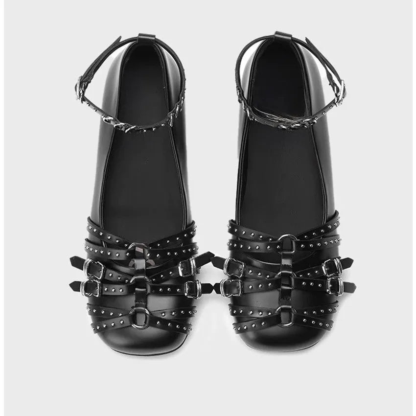 Women's black genuine leather retro pumps with buckle fastening and low square heel