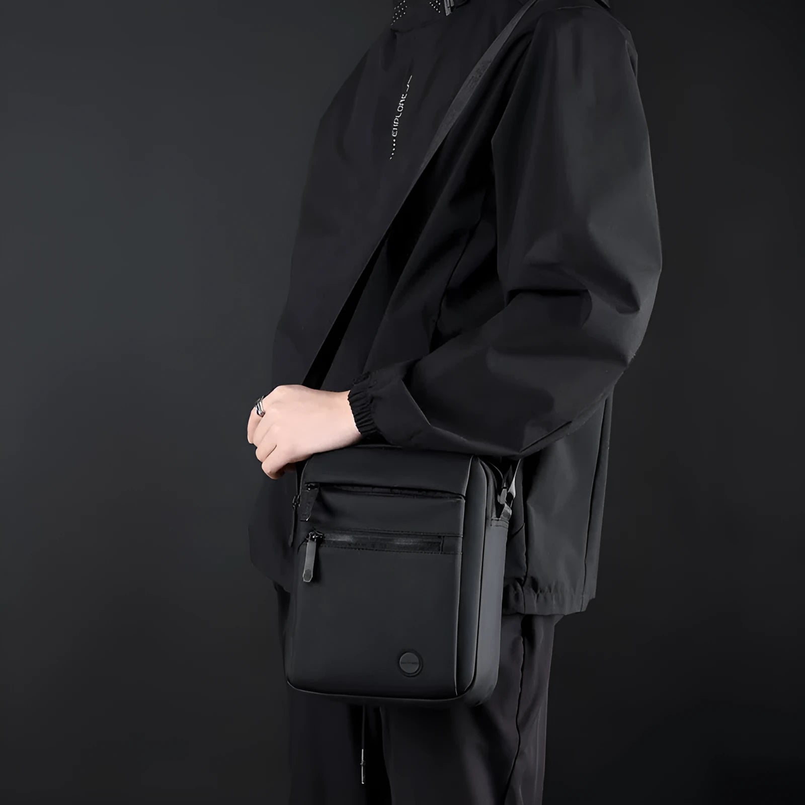 Men's water-repellent PU crossbody bag in army green, compact size 20x9x25 cm, single-shoulder style