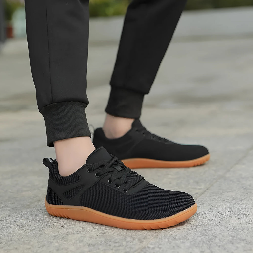 Wide-toe running shoes with breathable mesh upper and non-slip beef tendon sole in black colour
