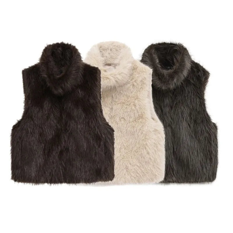 Women's loose casual faux fur vest in polyester, animal pattern, black colour, A-line style