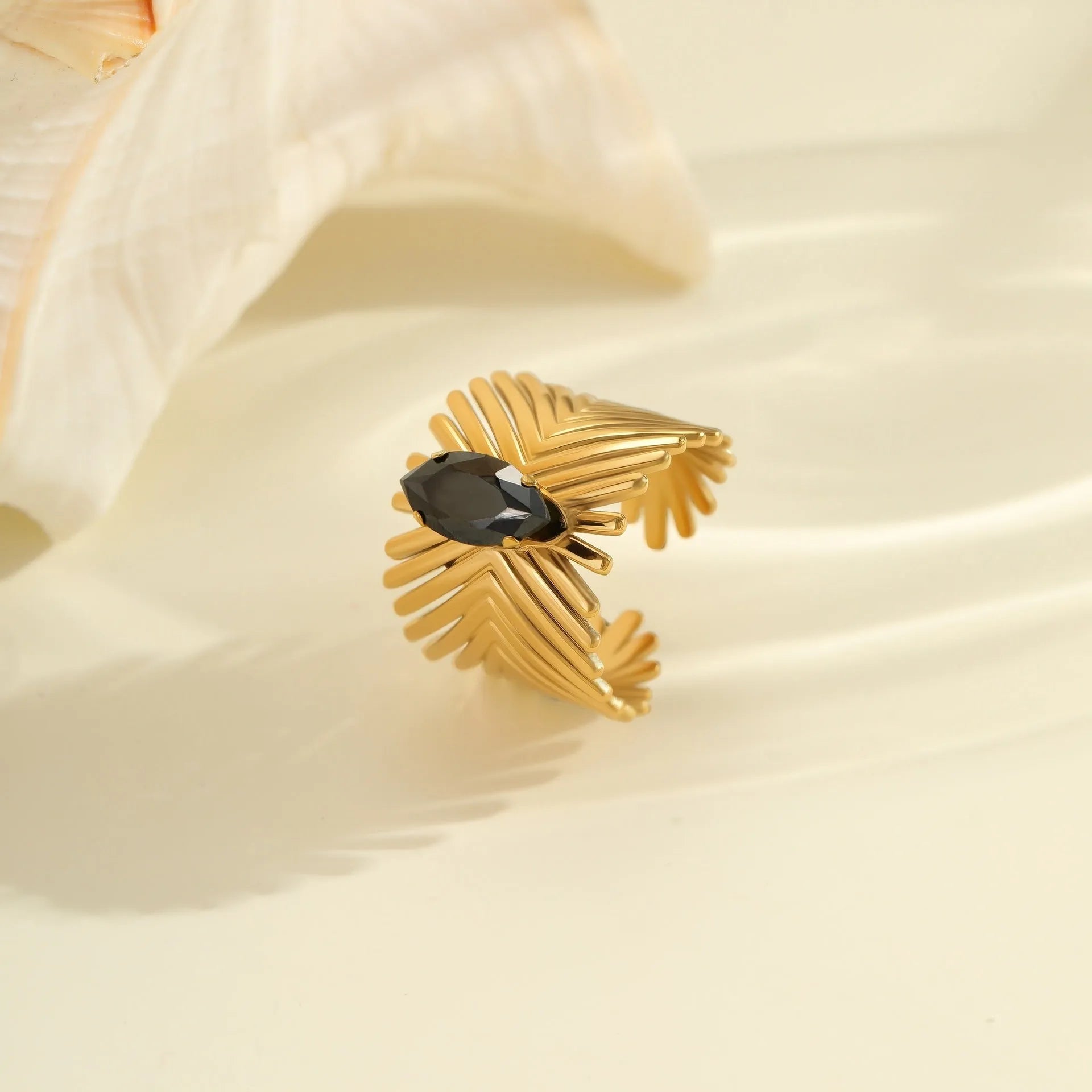 Adjustable open-mouth women's ring with geometric design and inlaid zircon detail