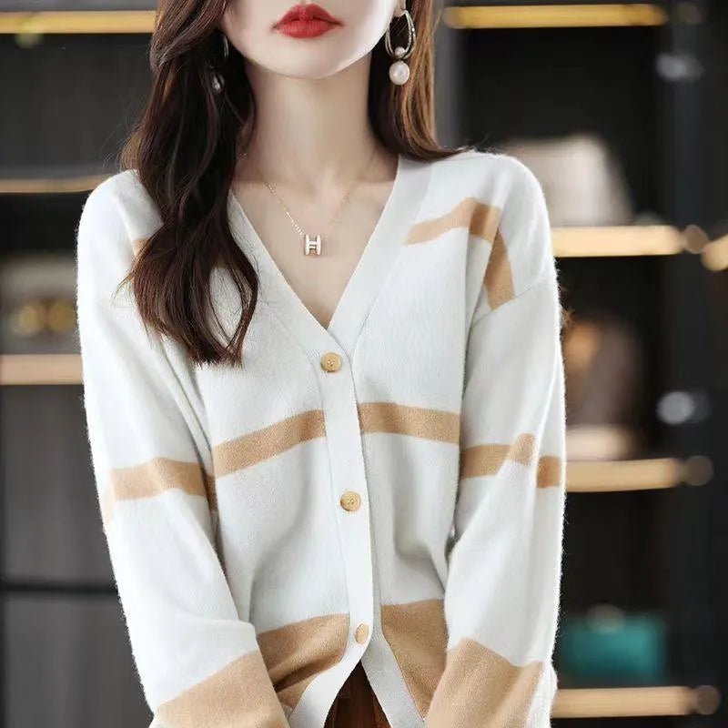 Women's striped V-neck knitted cardigan in slim fit with 3D pattern