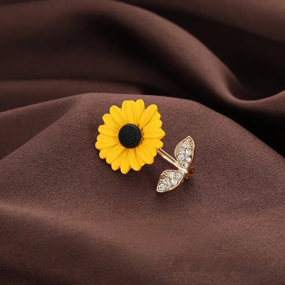Close-up of a sunflower brooch pin for women, alloy electroplated finish, 2.4 cm by 3.1 cm size