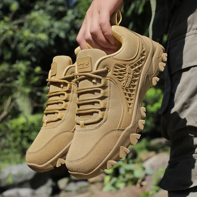 Men's hiking shoes in khaki, low top, PU mesh upper, non-slip platform sole, lace-up closure