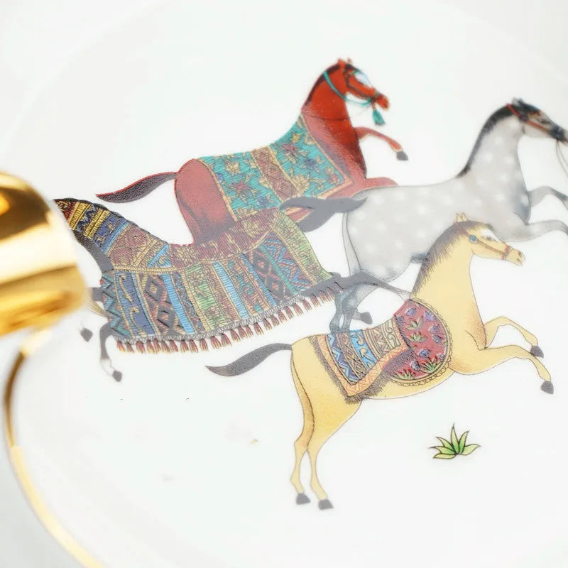 Bone ceramic cigar ashtray with manual gold drawing, 175 x 175mm, horse colour option