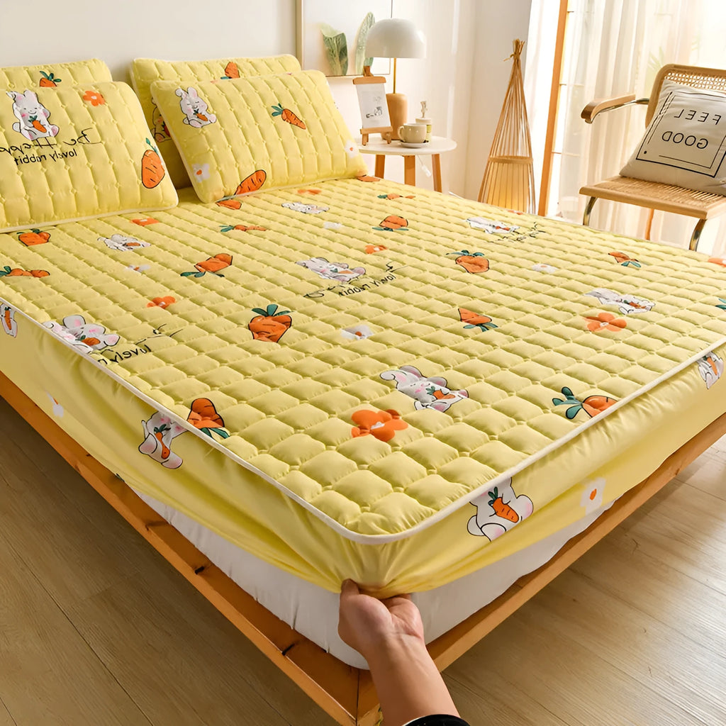 Brushed polyester fitted mattress cover in simple style, size 150x200cm, fits mattress up to 30cm deep