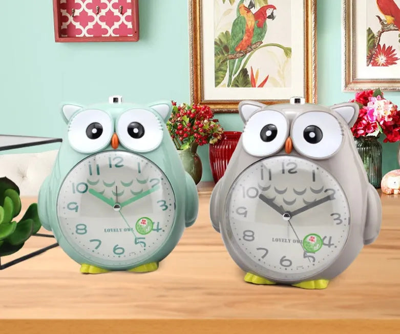 Creative children owl cartoon alarm clock in pink with silent wake-up function, plastic build, 14x11.5x17.5cm