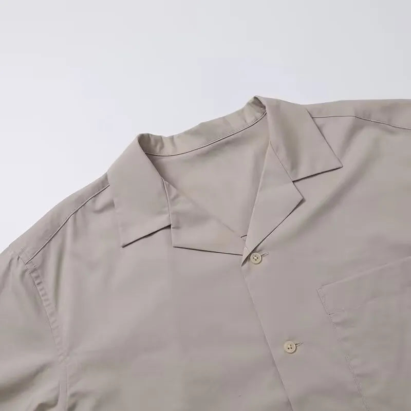 Men's and women's open collar solid colour shirt in beige with half sleeves and front pocket, loose fit