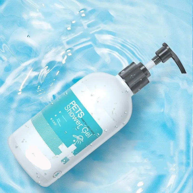 White bottle of cat bath lotion pet shampoo with 500ml capacity anti depilation and deodorising formula