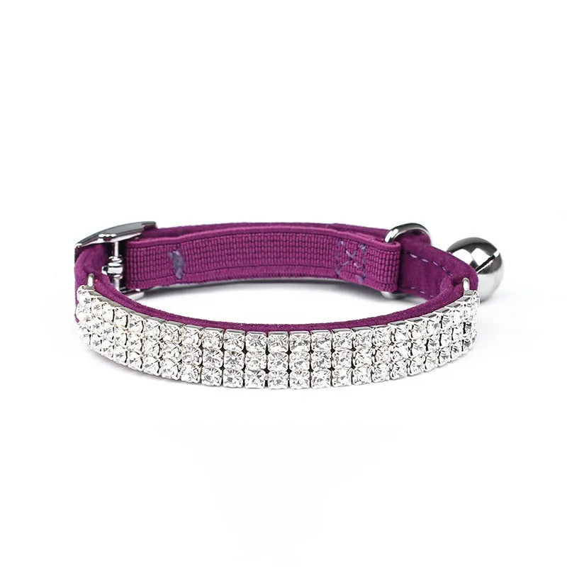 A red suede velvet cat collar decorated with rhinestones, adjustable from 20 to 30 cm.